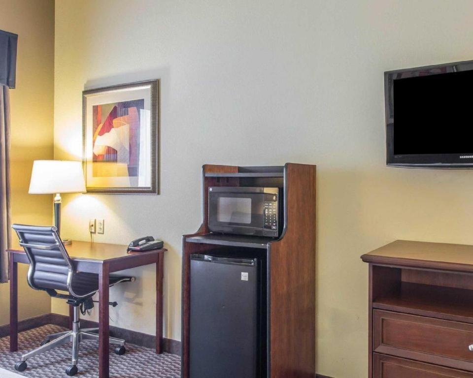 Comfort Inn & Suites Madisonville Esterno foto