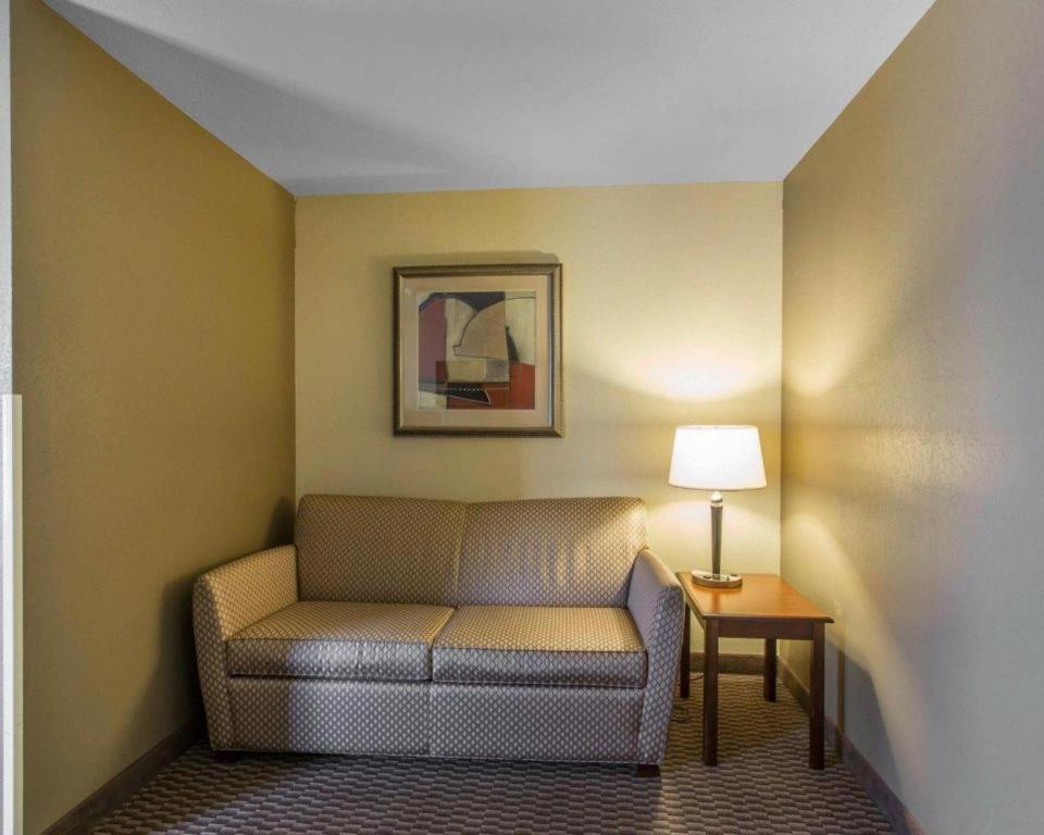 Comfort Inn & Suites Madisonville Esterno foto