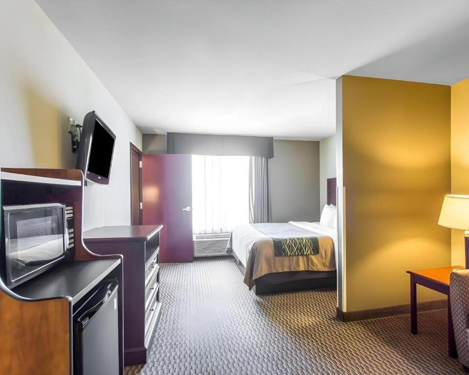 Comfort Inn & Suites Madisonville Esterno foto