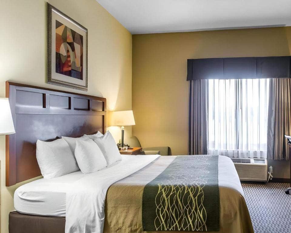 Comfort Inn & Suites Madisonville Esterno foto