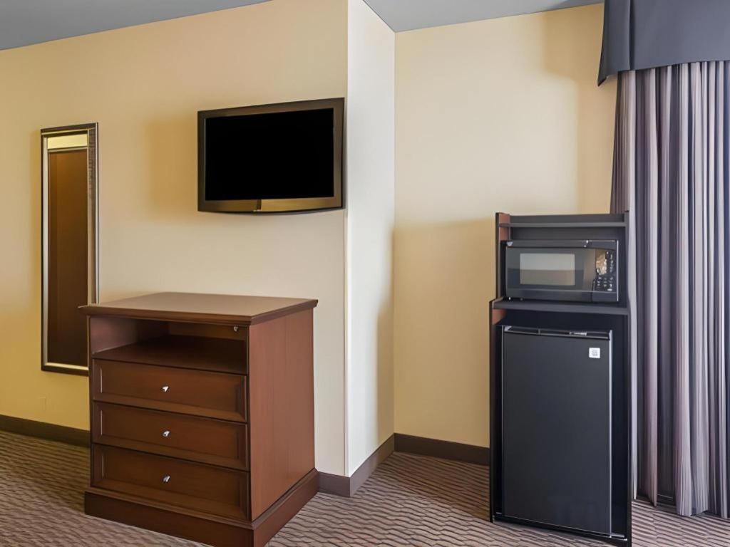 Comfort Inn & Suites Madisonville Esterno foto