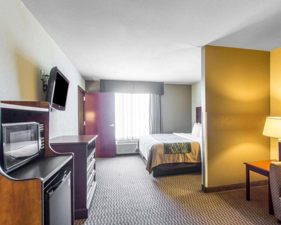 Comfort Inn & Suites Madisonville Esterno foto