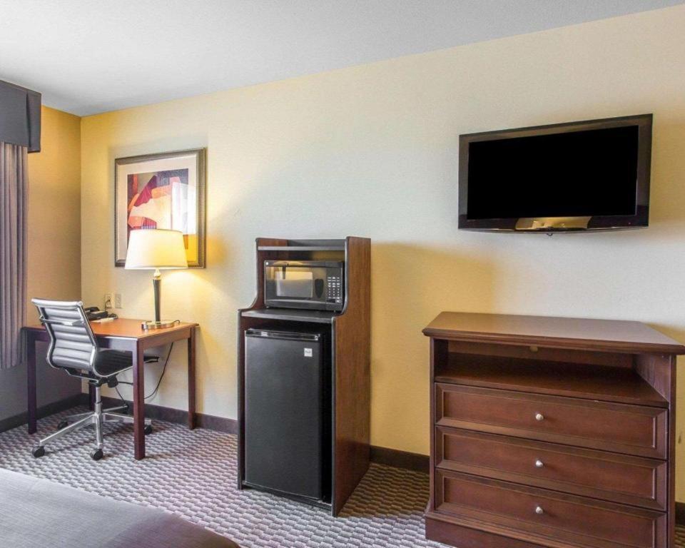 Comfort Inn & Suites Madisonville Esterno foto