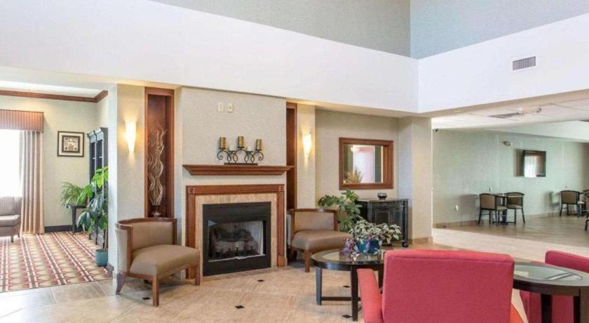 Comfort Inn & Suites Madisonville Esterno foto