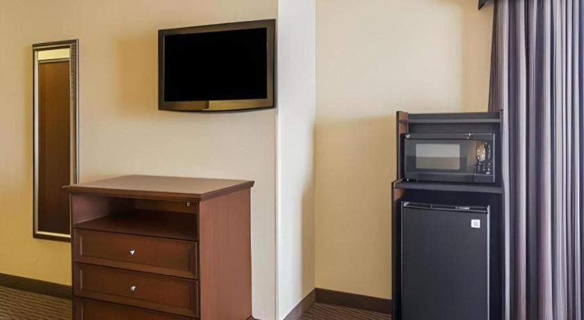 Comfort Inn & Suites Madisonville Esterno foto
