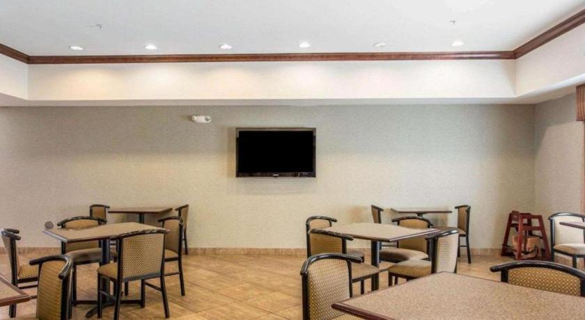 Comfort Inn & Suites Madisonville Esterno foto