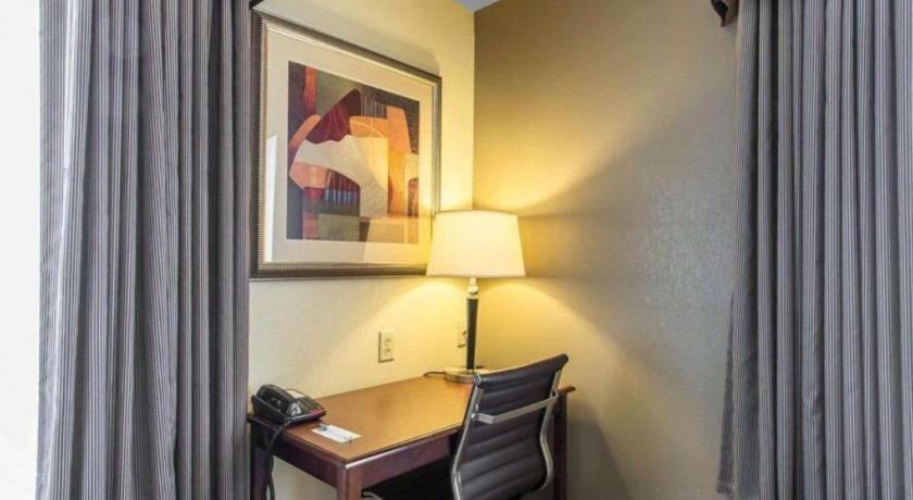 Comfort Inn & Suites Madisonville Esterno foto
